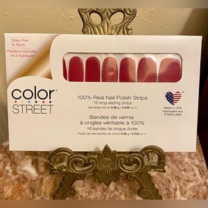 COLOR STREET - MUNICH MULBERRY (color)
100% Real Nail Polish Strips; NEW.